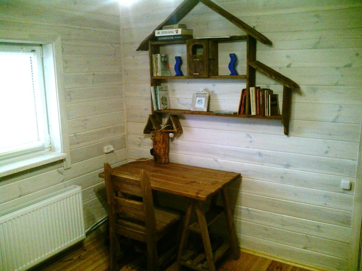 Дома для отпуска Под липами в Дмитровичах Dmitrovichi