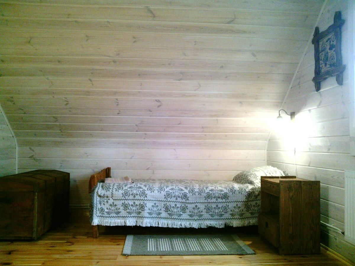 Дома для отпуска Под липами в Дмитровичах Dmitrovichi