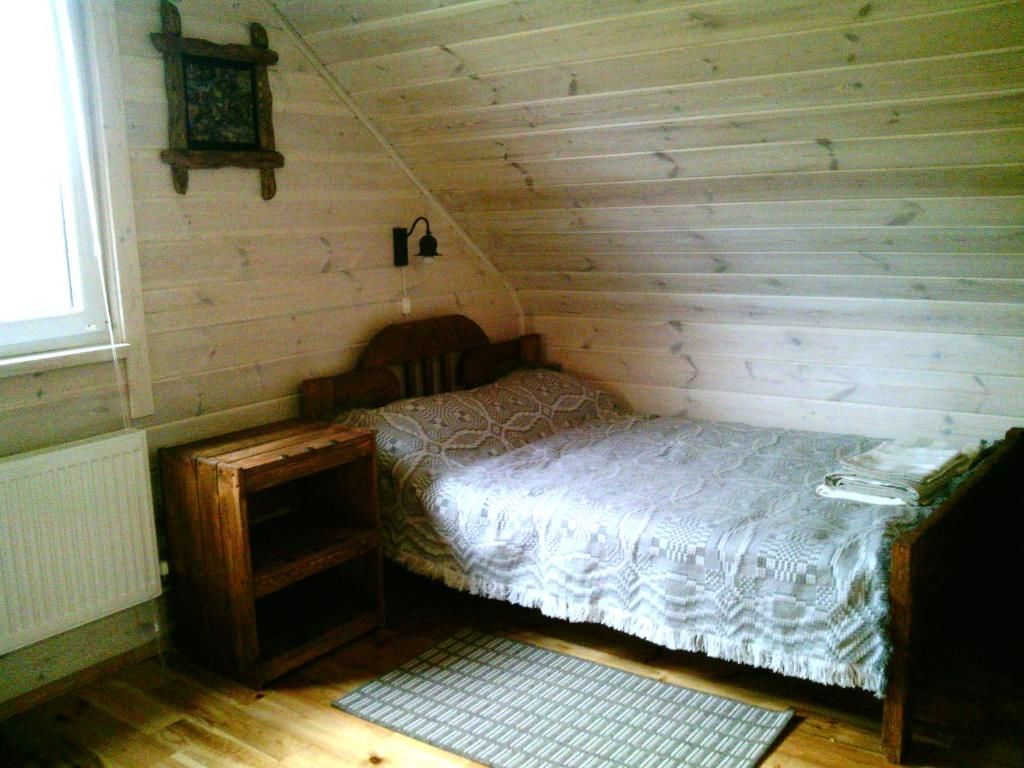 Дома для отпуска Под липами в Дмитровичах Dmitrovichi