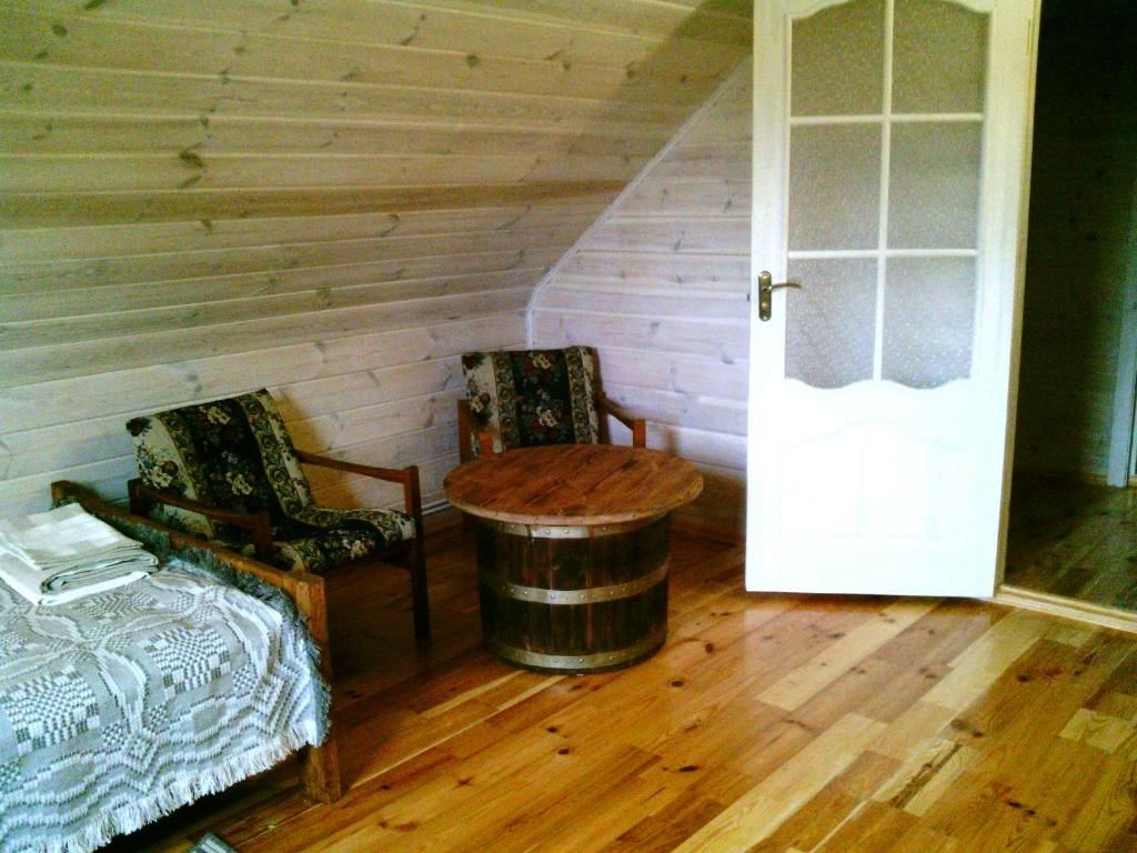 Дома для отпуска Под липами в Дмитровичах Dmitrovichi