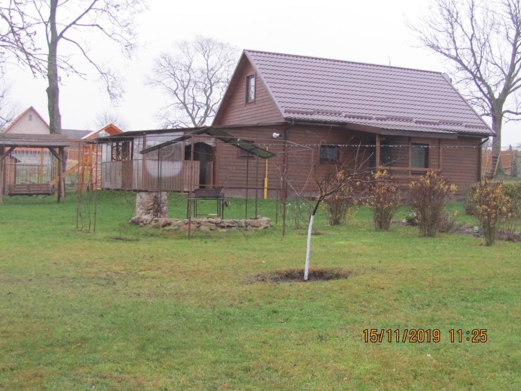 Дома для отпуска Под липами в Дмитровичах Dmitrovichi