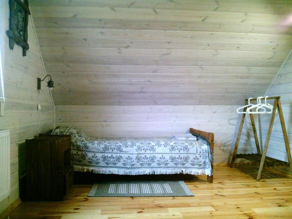 Дома для отпуска Под липами в Дмитровичах Dmitrovichi