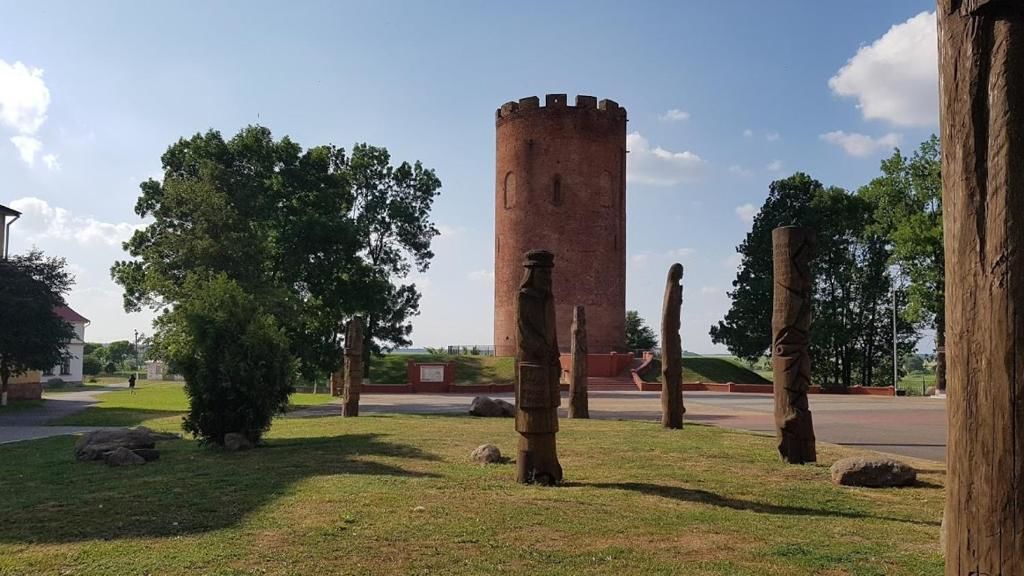Дома для отпуска Под липами в Дмитровичах Dmitrovichi