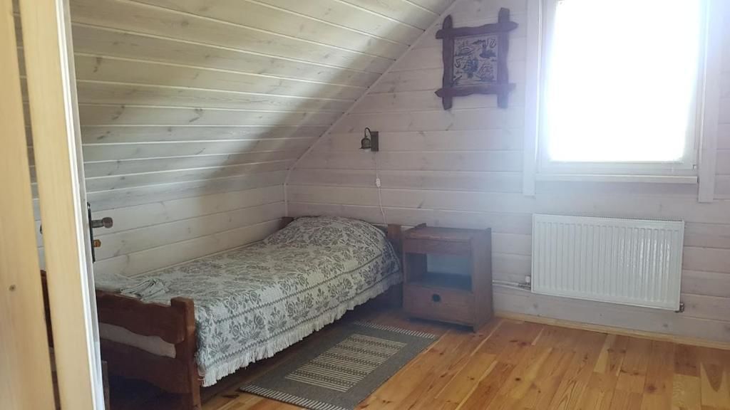 Дома для отпуска Под липами в Дмитровичах Dmitrovichi